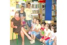 Pani Agnieszka Komorowska czyta dzieciom