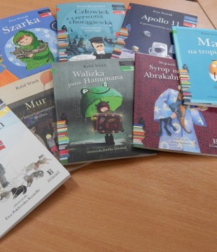 Czytam sobie w bibliotece