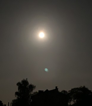 Księżyc Żniwiarzy nad szkołą w Nowych Iganiach